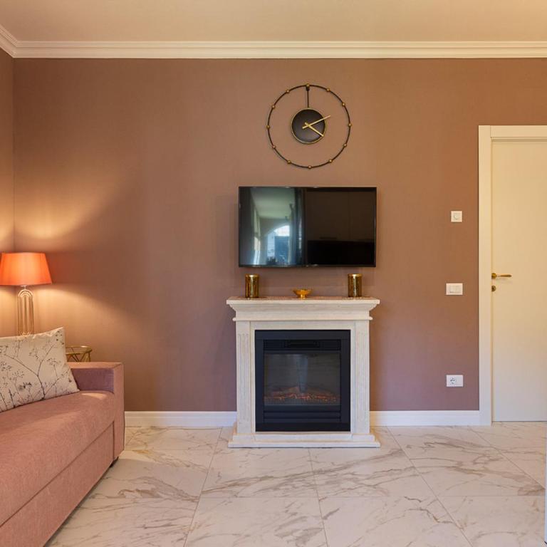 Emerald Suites - One-Bedroom Apartment - 8