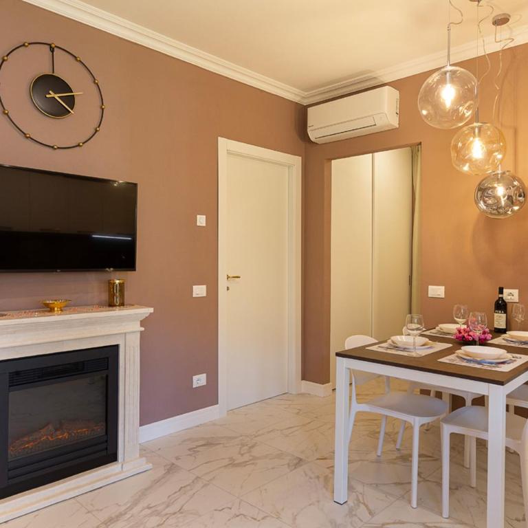 Emerald Suites - One-Bedroom Apartment - 6