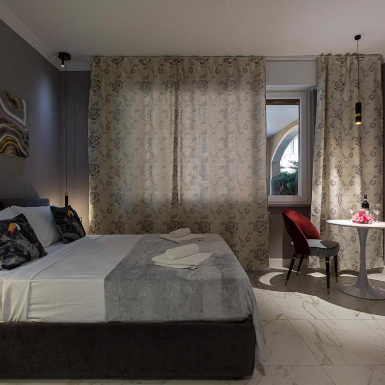 Emerald Suites - Studio Apartment - 7