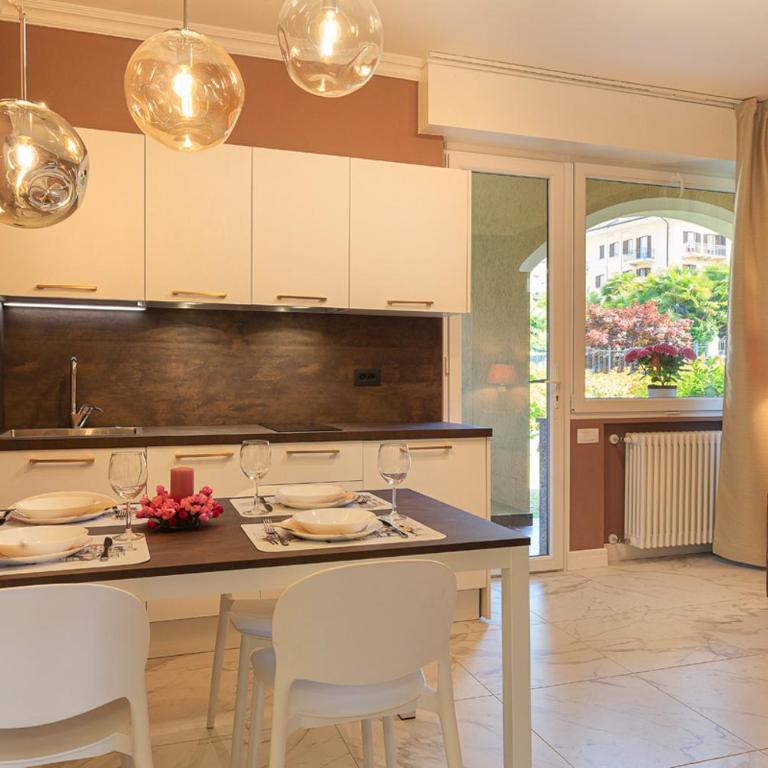 Emerald Suites - One-Bedroom Apartment - 11
