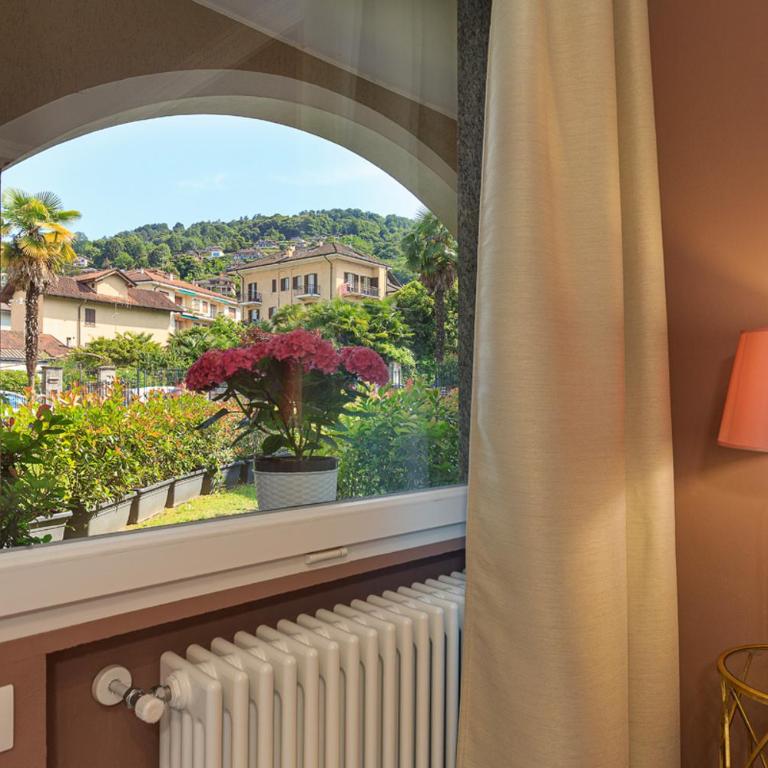 Emerald Suites - One-Bedroom Apartment - 1