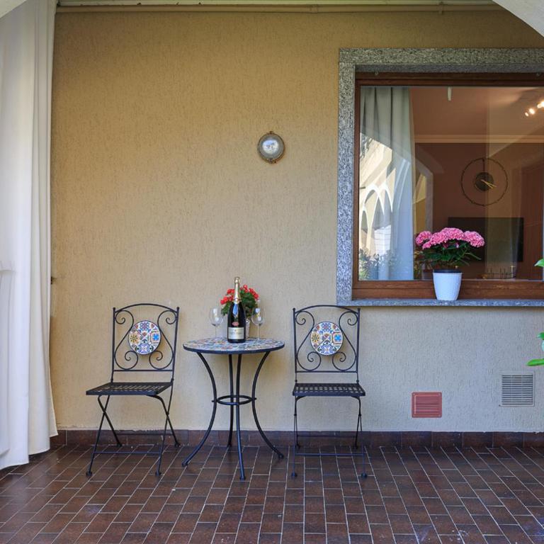Emerald Suites - One-Bedroom Apartment - 3