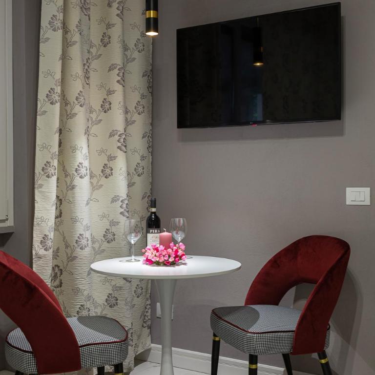 Emerald Suites - Studio Apartment - 10