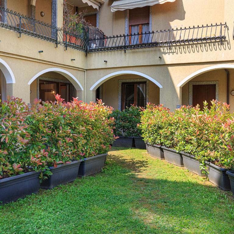 Emerald Suites - One-Bedroom Apartment - 2