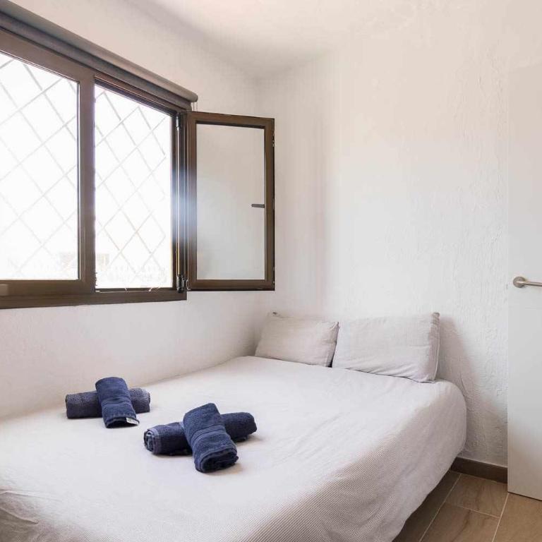 Sunset Bungalow - Three-Bedroom Apartment - 36