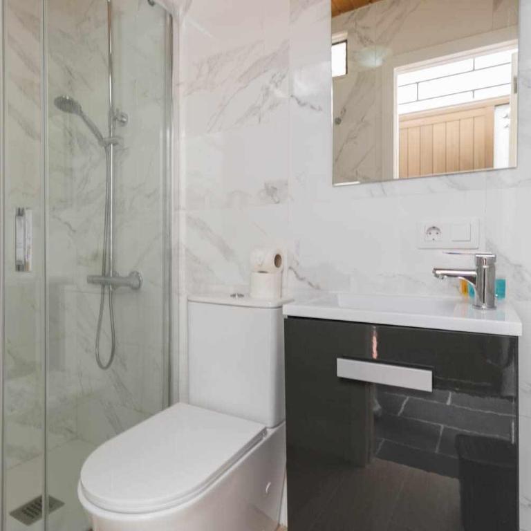 Sunset Bungalow - Three-Bedroom Apartment - 38