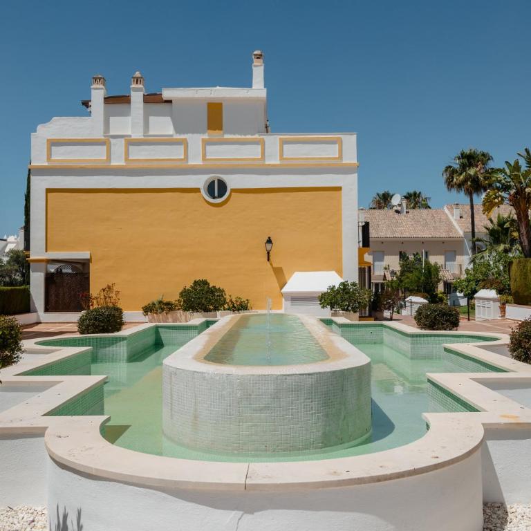 House with sea and mountain views on the beach, Bahía de Marbella - Casa de 3 dormitorios - 47