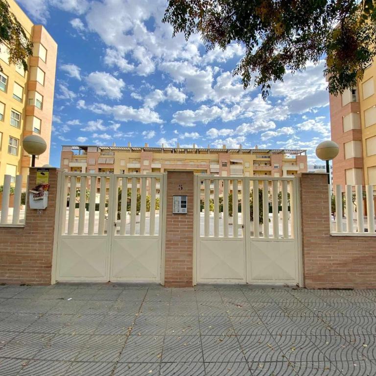 A&N Spacious Beach Apartment with Pool & Parking - Three-Bedroom Apartment - 10