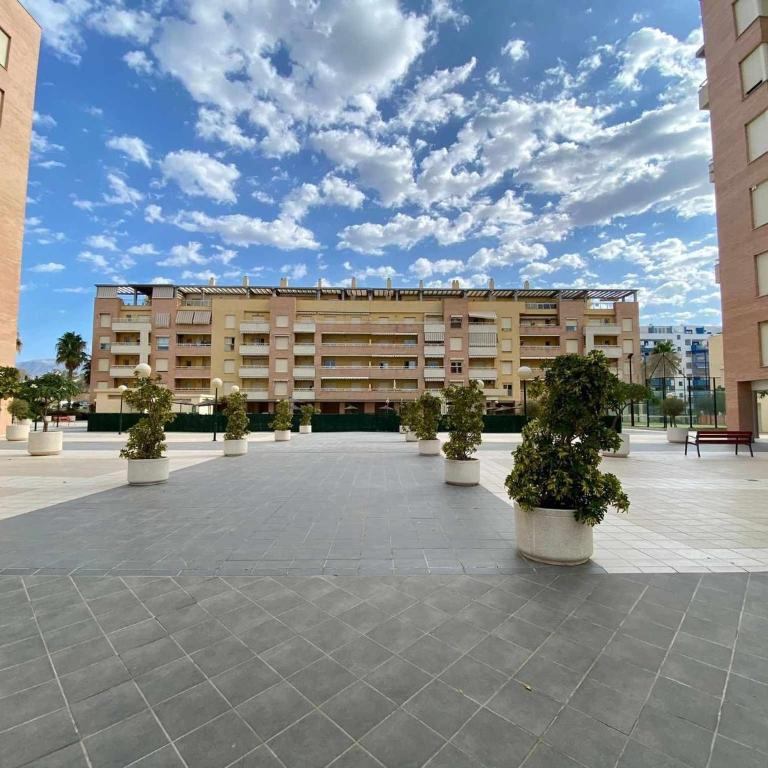 A&N Spacious Beach Apartment with Pool & Parking - Three-Bedroom Apartment - 11