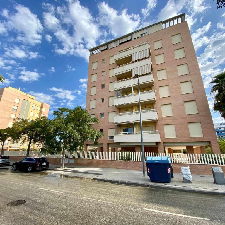 A&N Spacious Beach Apartment with Pool & Parking - Three-Bedroom Apartment - 14