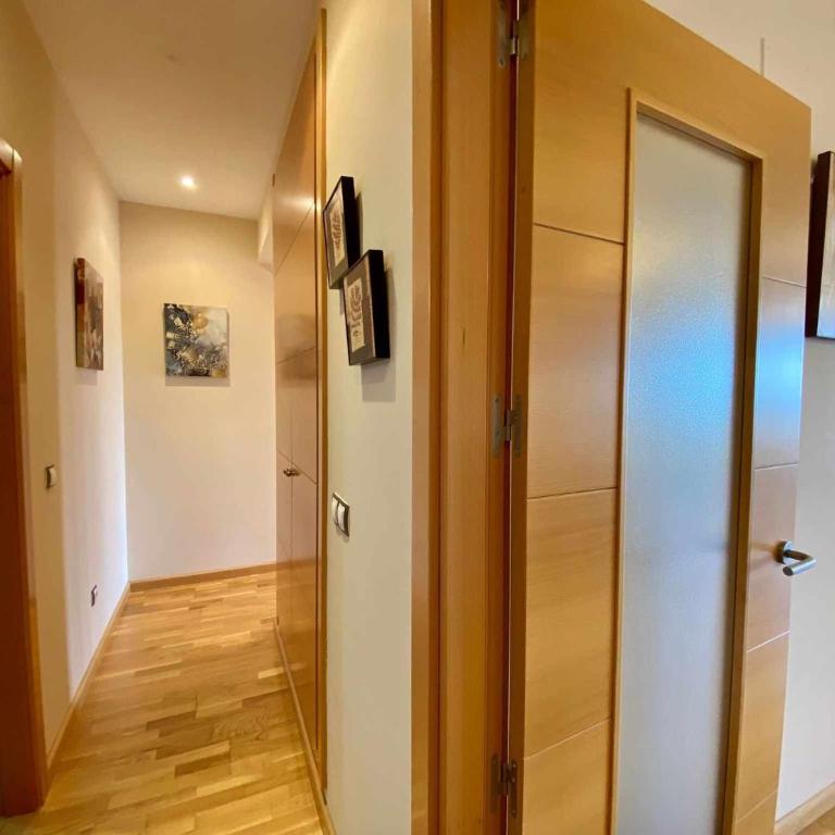 A&N Spacious Beach Apartment with Pool & Parking - Three-Bedroom Apartment - 17
