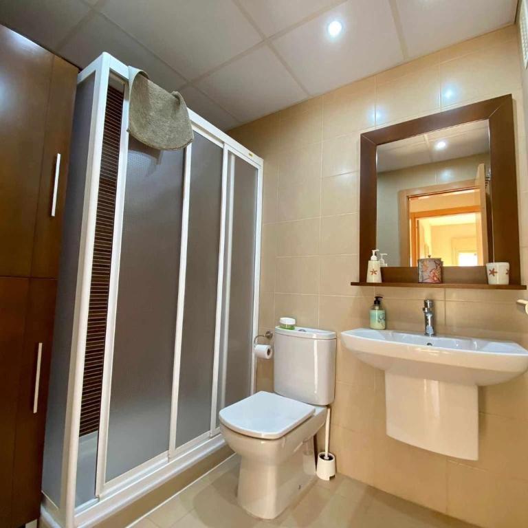 A&N Spacious Beach Apartment with Pool & Parking - Three-Bedroom Apartment - 9