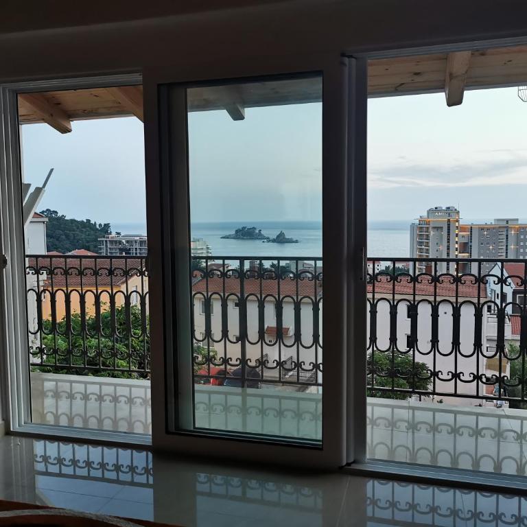 De Luxe Apartment with a Seaview - Deluks Apartman - 1
