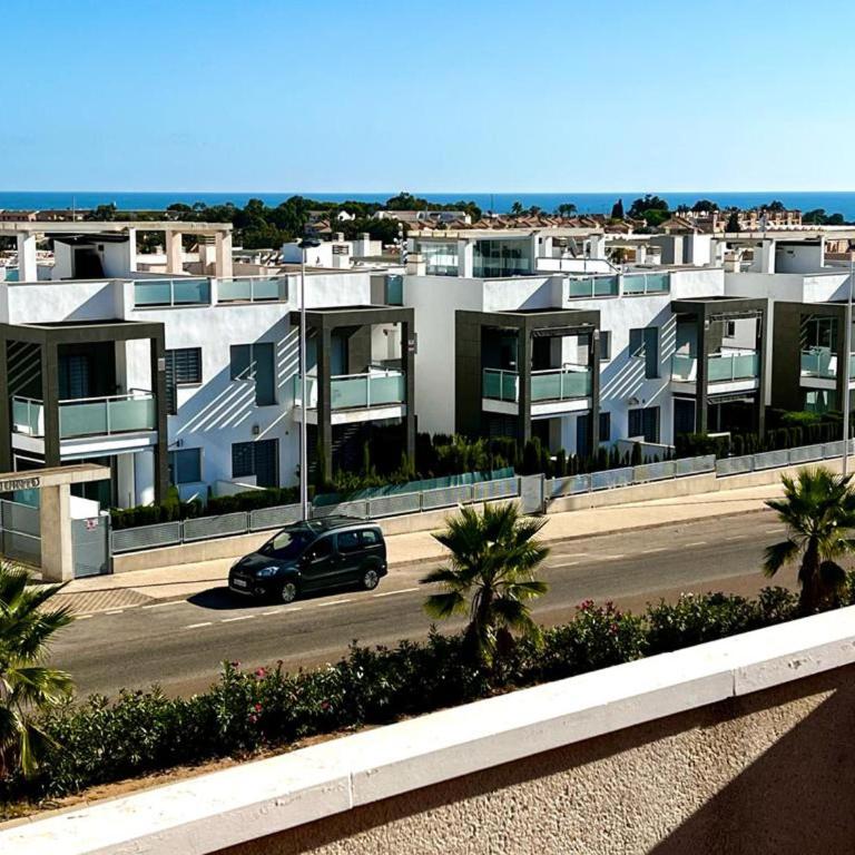 Charming 2-Bed House in Torrevieja - Casa - 8