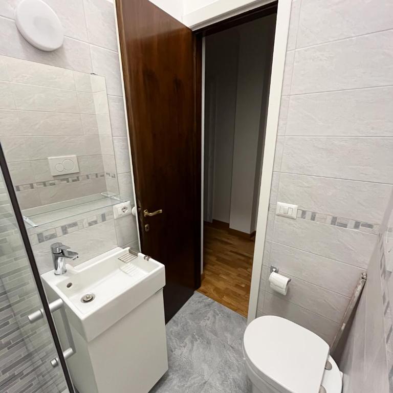 Torlonia Rooms - Camera Matrimoniale con Bagno Privato Esterno - 4