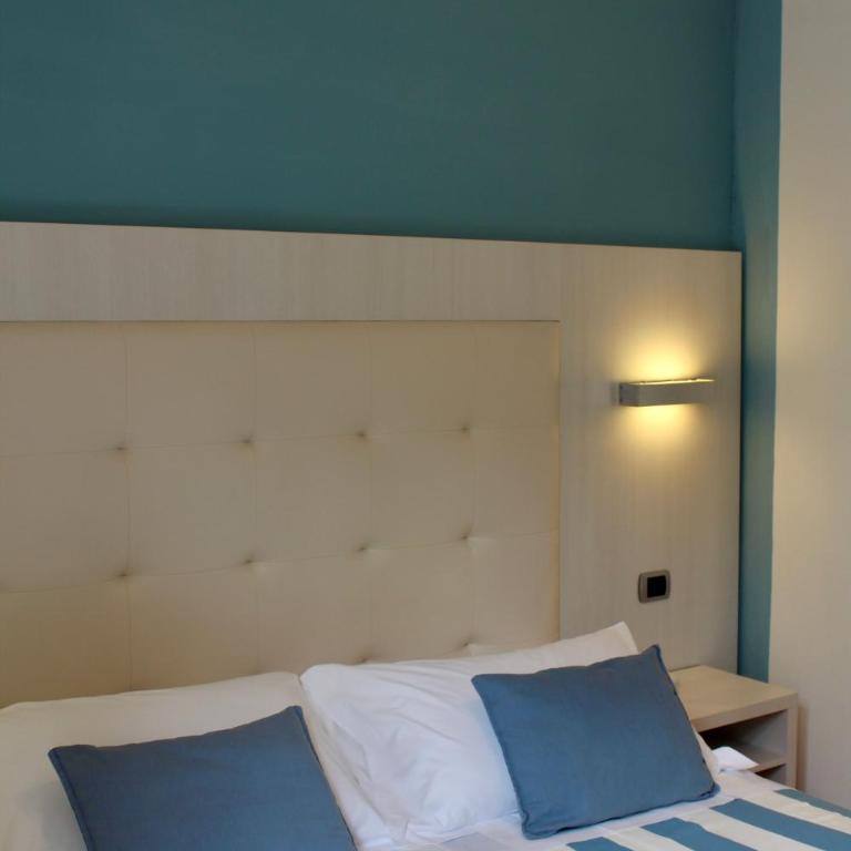 Albergo Degli Amici - Camera Matrimoniale/Doppia con Letti Singoli con Vista Giardino - 2