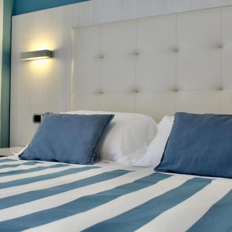 Albergo Degli Amici - Camera Matrimoniale/Doppia con Letti Singoli con Vista Giardino - 1