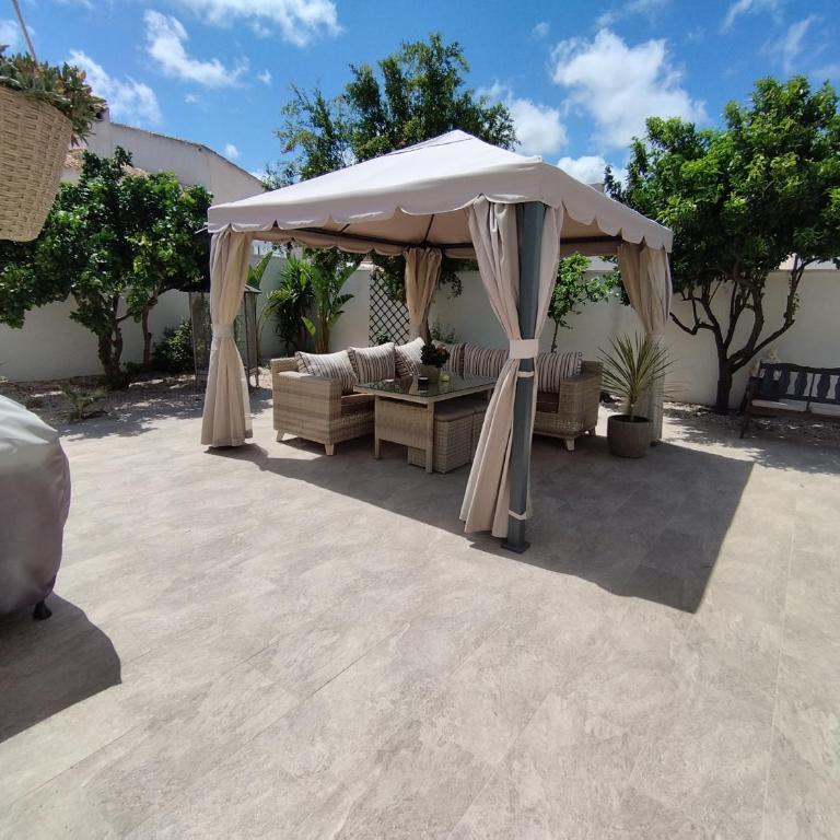 Detached Villa With Private Pool Torrevieja - Villa con piscina privada - 10