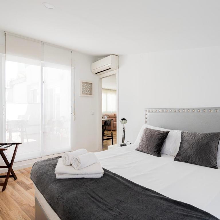 For You Rentals Precioso Apartamento TEMPORAL Preciados PRE105B - Two-Bedroom Apartment - 2