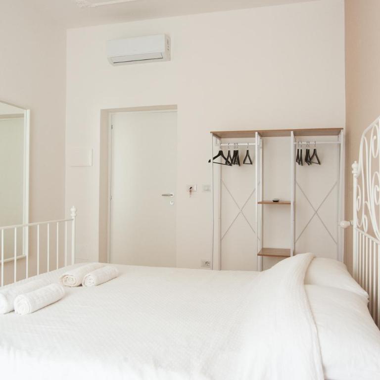 Three Rooms Alghero - Camera Matrimoniale con Bagno Privato Esterno - 10