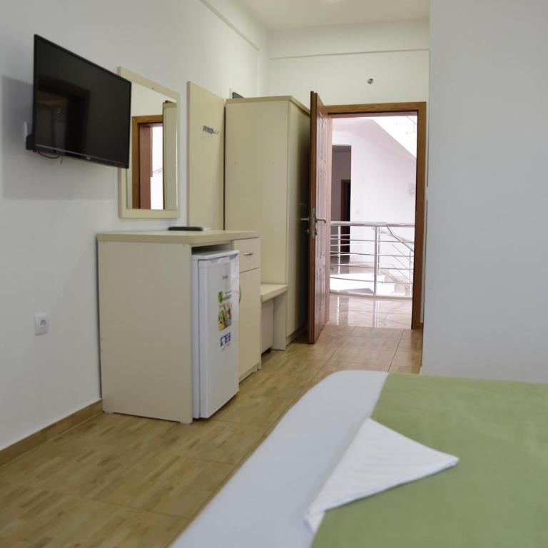 Apartments Fati & Flori - Deluks Dvokrevetna Soba sa Bračnim Krevetom i Balkonom - 15