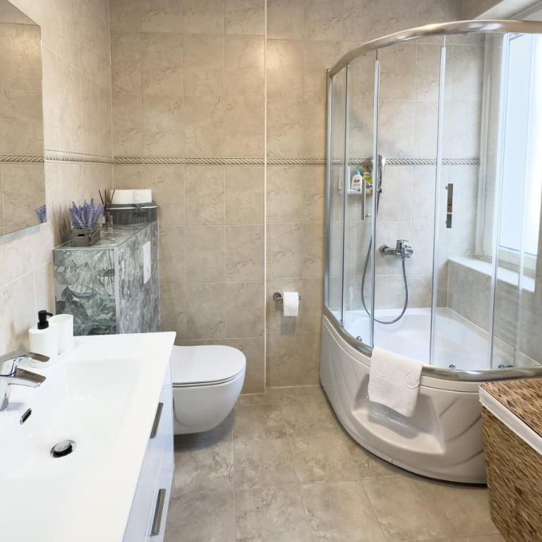 Luxurious and Cosy Brick Apartment - Free private parking - One-Bedroom Apartment - 25