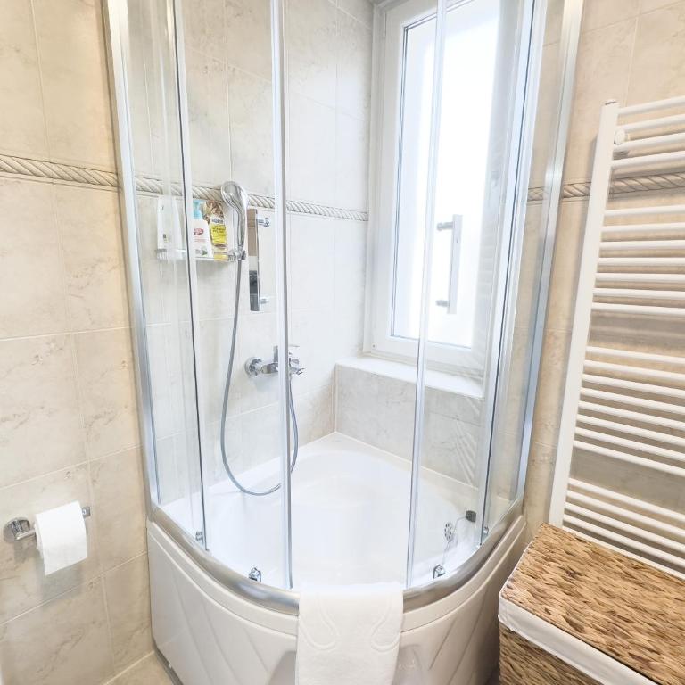 Luxurious and Cosy Brick Apartment - Free private parking - One-Bedroom Apartment - 27
