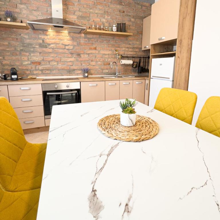 Luxurious and Cosy Brick Apartment - Free private parking - One-Bedroom Apartment - 18