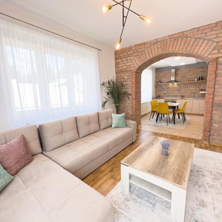 Luxurious and Cosy Brick Apartment - Free private parking - One-Bedroom Apartment - 6