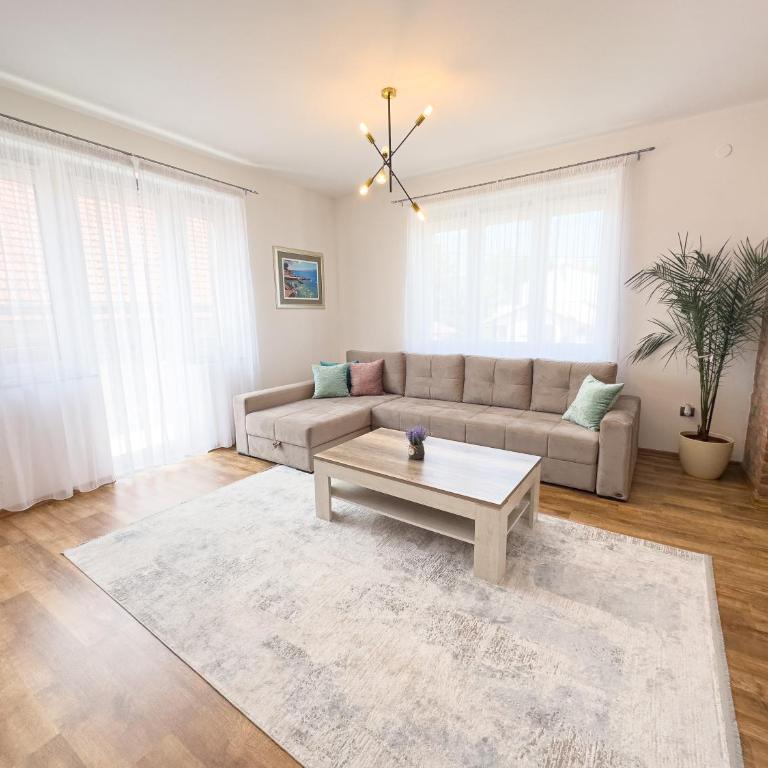 Luxurious and Cosy Brick Apartment - Free private parking - One-Bedroom Apartment - 1
