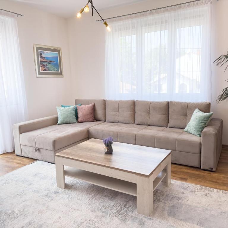 Luxurious and Cosy Brick Apartment - Free private parking - One-Bedroom Apartment - 8