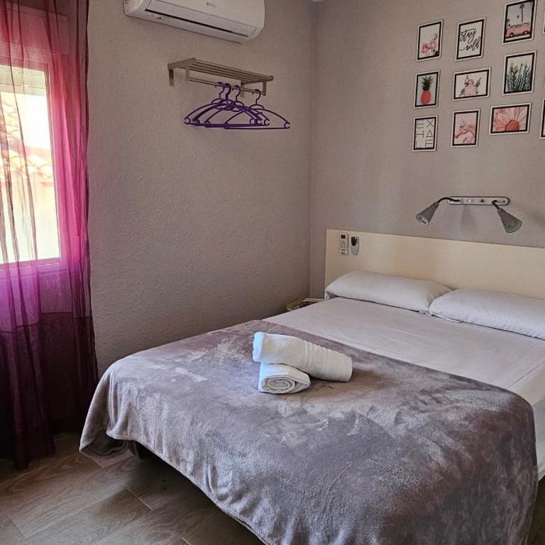 Hostal La Cabaña - Habitación con cama grande - 13