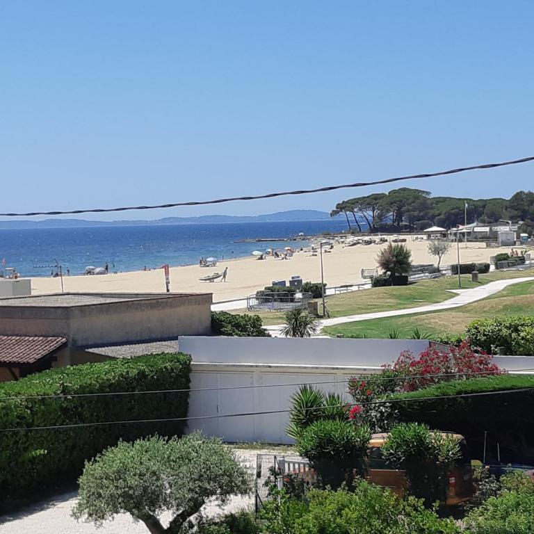 à moins de 100 m de la plage à pied - Villa - 1
