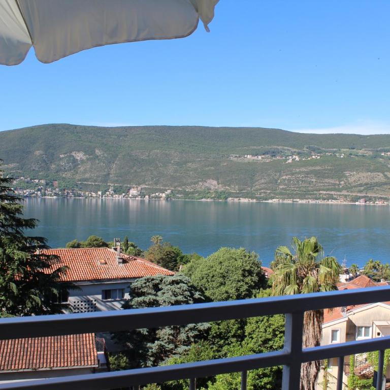 Guest House Tomanovic - Double Room with Shared Bathroom - 17