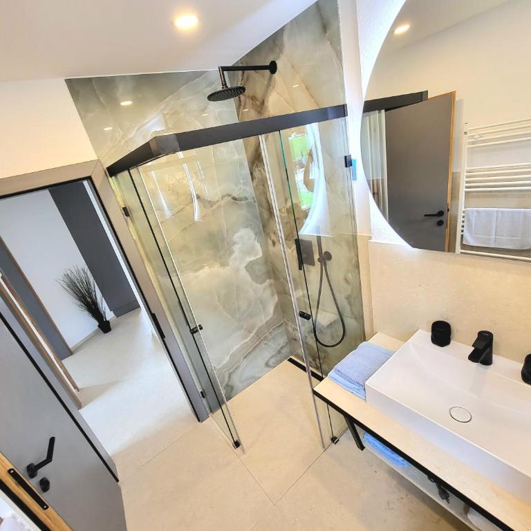 Schickster Sky Lodge und Chalet Rossi - Apartment mit 2 Schlafzimmern - 7