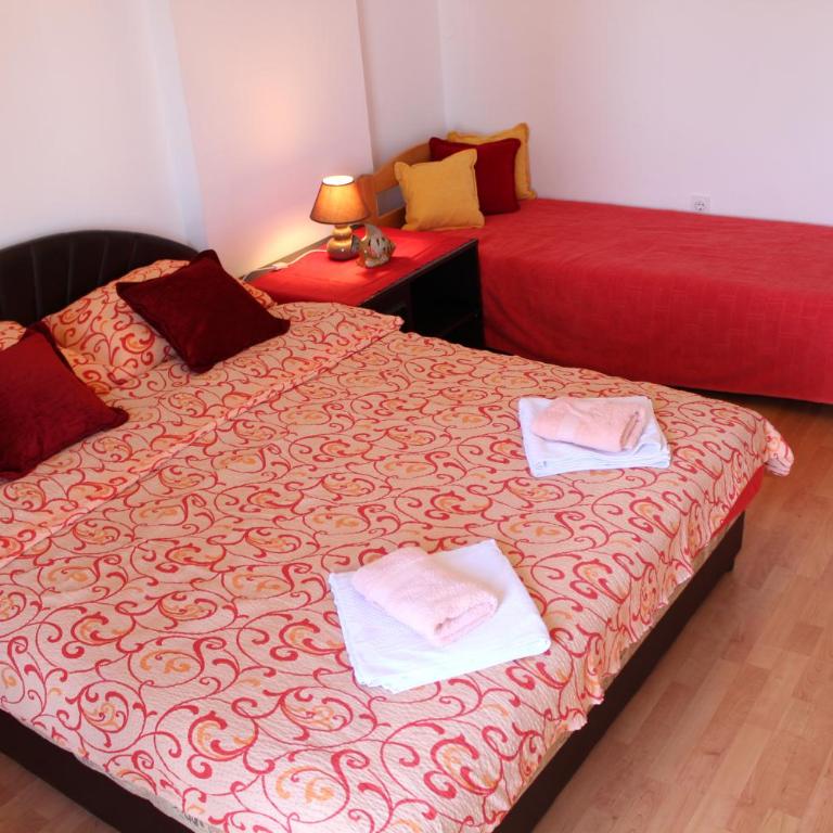 Guest House Tomanovic - Triple Room with Shared Bathroom - 1