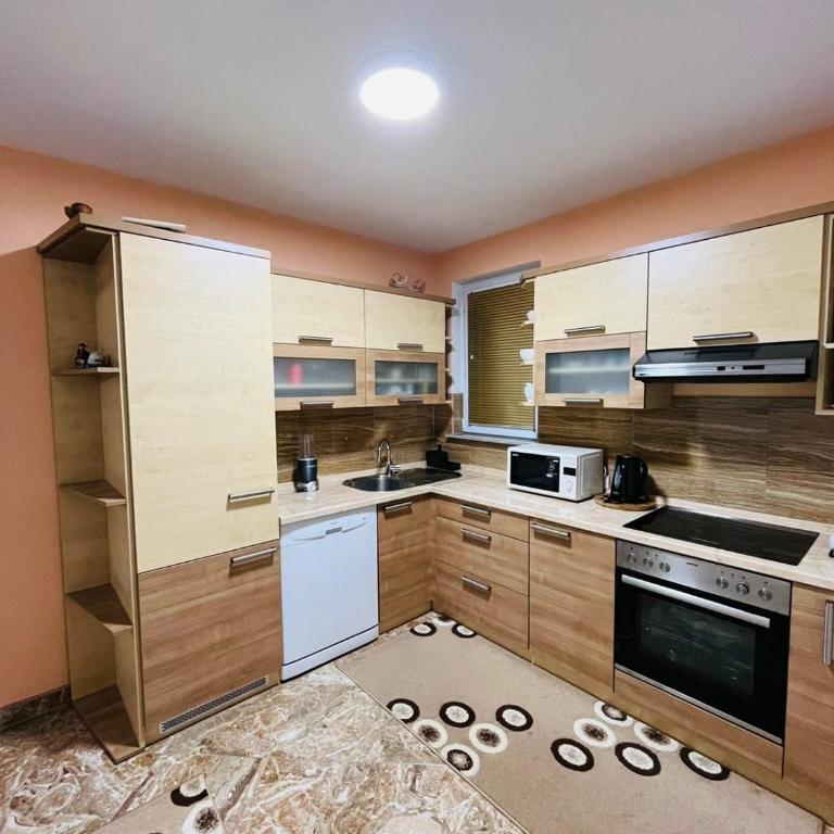 Summer house LejHana - Four-Bedroom House - 15