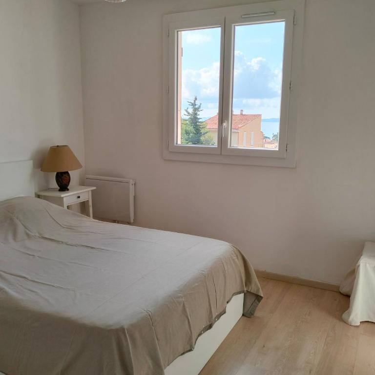 Charmant F3 lumineux proche plage et vue mer à Carqueiranne - Appartement 2 Chambres - 11