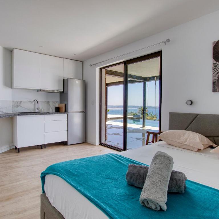 VILLA L'OISEAU BLEU 220m2 VUE MER 180, GIENS & Porquerolles - Studio - Villa - 12