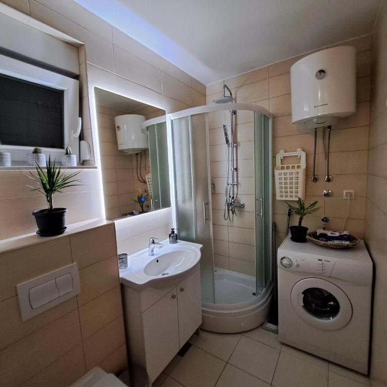 Apartman NOLA-Mostar Cityscape Retreat - One-Bedroom Apartment - 8
