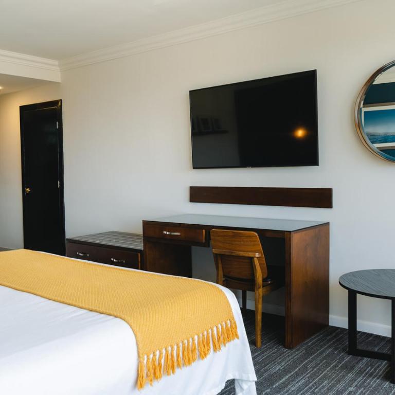 Corona Hotel & Spa - Habitación con cama extragrande. - 3