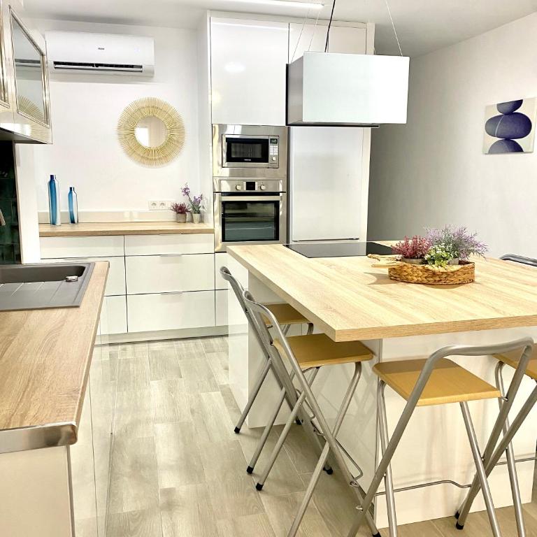 Blue house 1ª linea playa - Three-Bedroom Apartment - 21