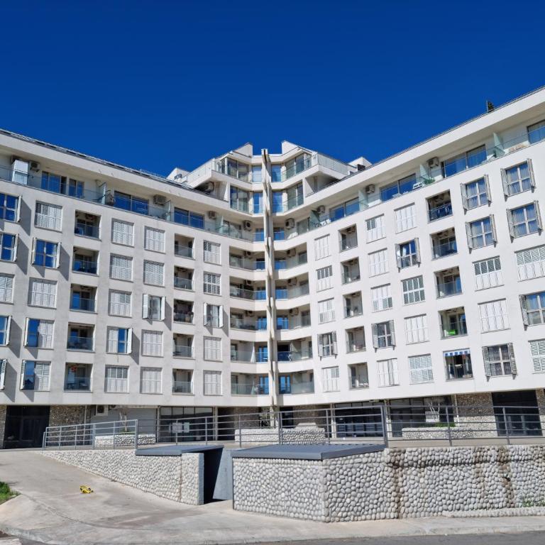 Stan na dan Podgorica - Apartman sa Pogledom na Planinu - 5