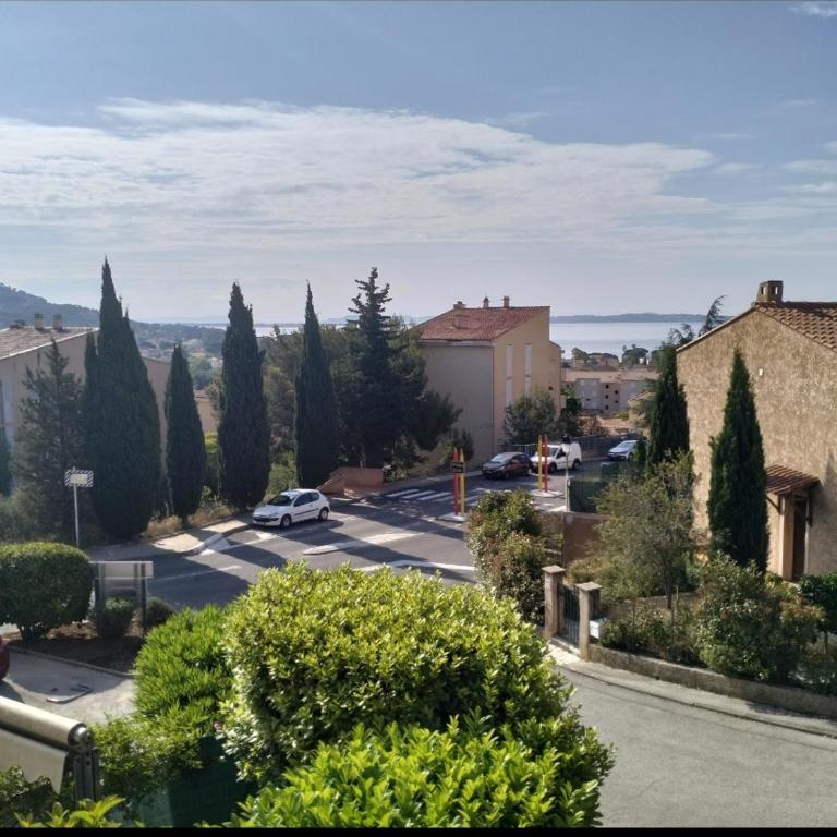Charmant F3 lumineux proche plage et vue mer à Carqueiranne - Appartement 2 Chambres - 1