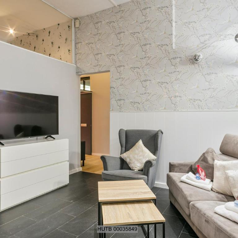 Alcam Les Corts - Three-Bedroom Apartment - 12