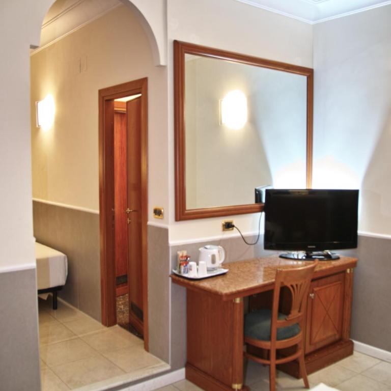 Hotel Hiberia - Camera Familiare Standard - 4