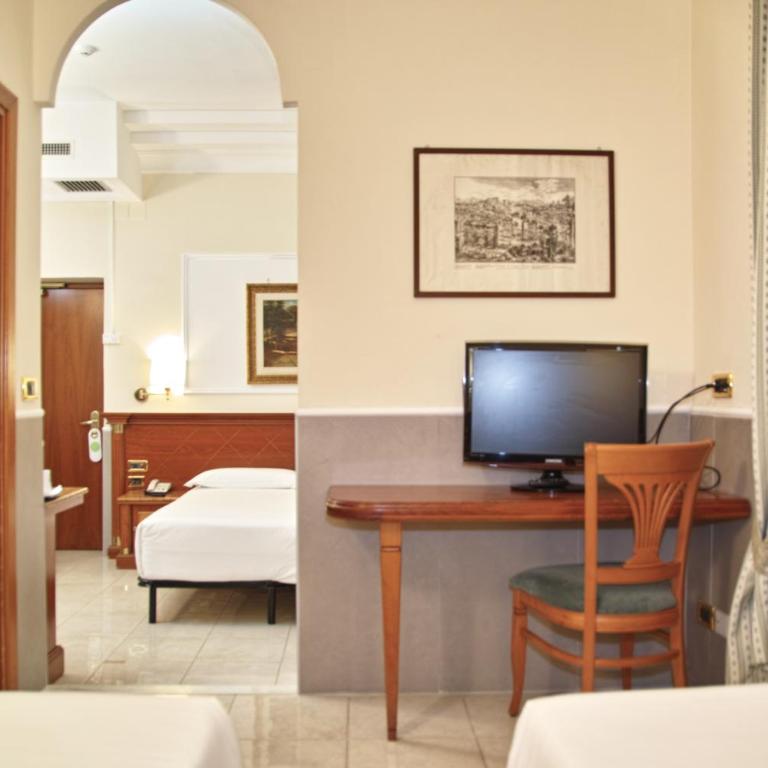 Hotel Hiberia - Camera Familiare Standard - 1