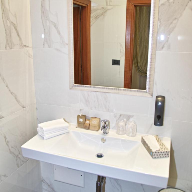 Hotel Hiberia - Camera Familiare Standard - 6