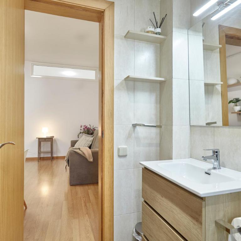 BBarcelona Sagrada Familia Terrace Flat - Two-Bedroom Apartment - 13