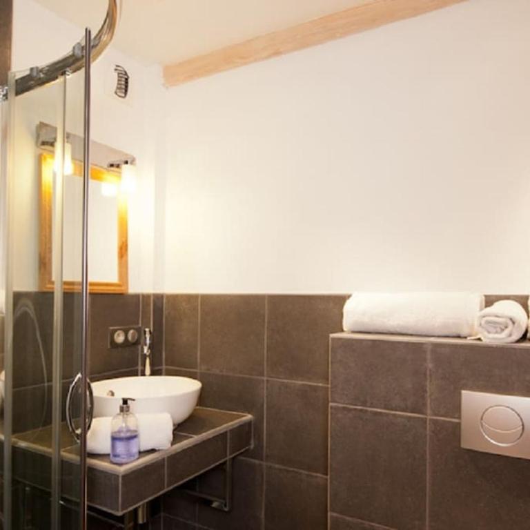 Chalet Fegguese - 4 bedroom chalet with hot-tub - Chalet - 3
